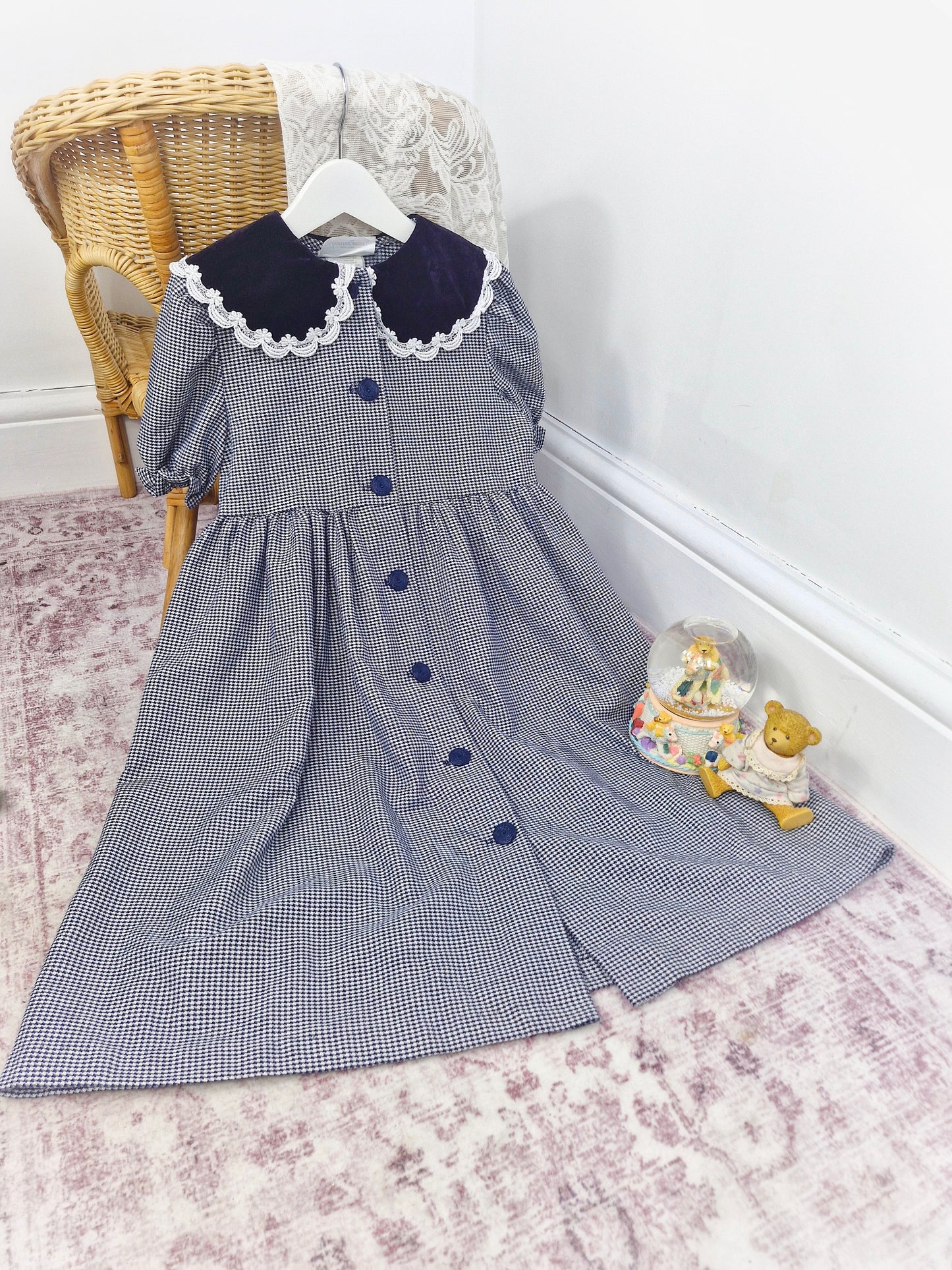 8 years. Vintage navy and white Bonnie Jean dress with Peter pan collar, lace trim and front buttons