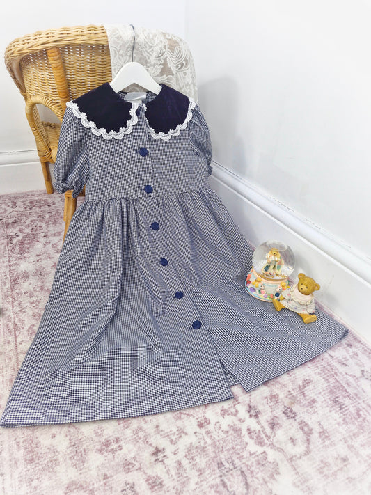 8 years. Vintage navy and white Bonnie Jean dress with Peter pan collar, lace trim and front buttons