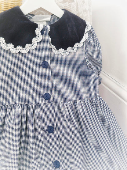 8 years. Vintage navy and white Bonnie Jean dress with Peter pan collar, lace trim and front buttons