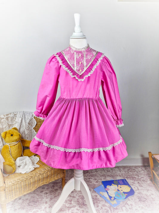4-5 years. Vintage high-neck dress with mini pleats and white lace details