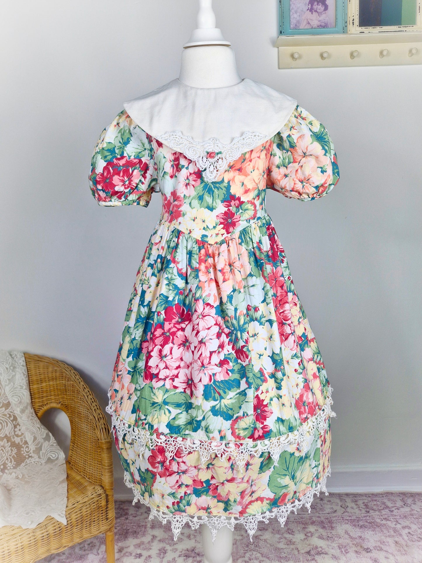 5-6 years. Floral vintage Bonnie Jean dress with puff sleeves and large white bib