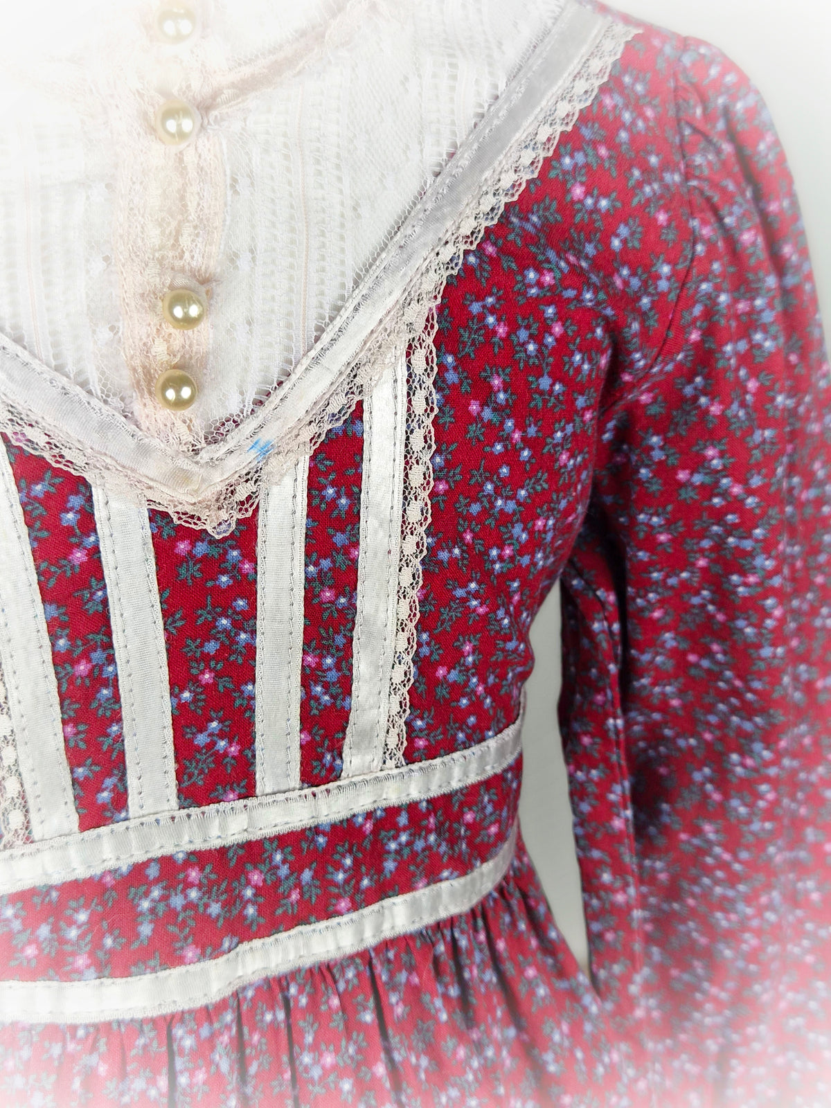 5 years. Vintage burgundy floral dress by Gunne Sax with lace trim, high collar and long sleeves. See description for fault*