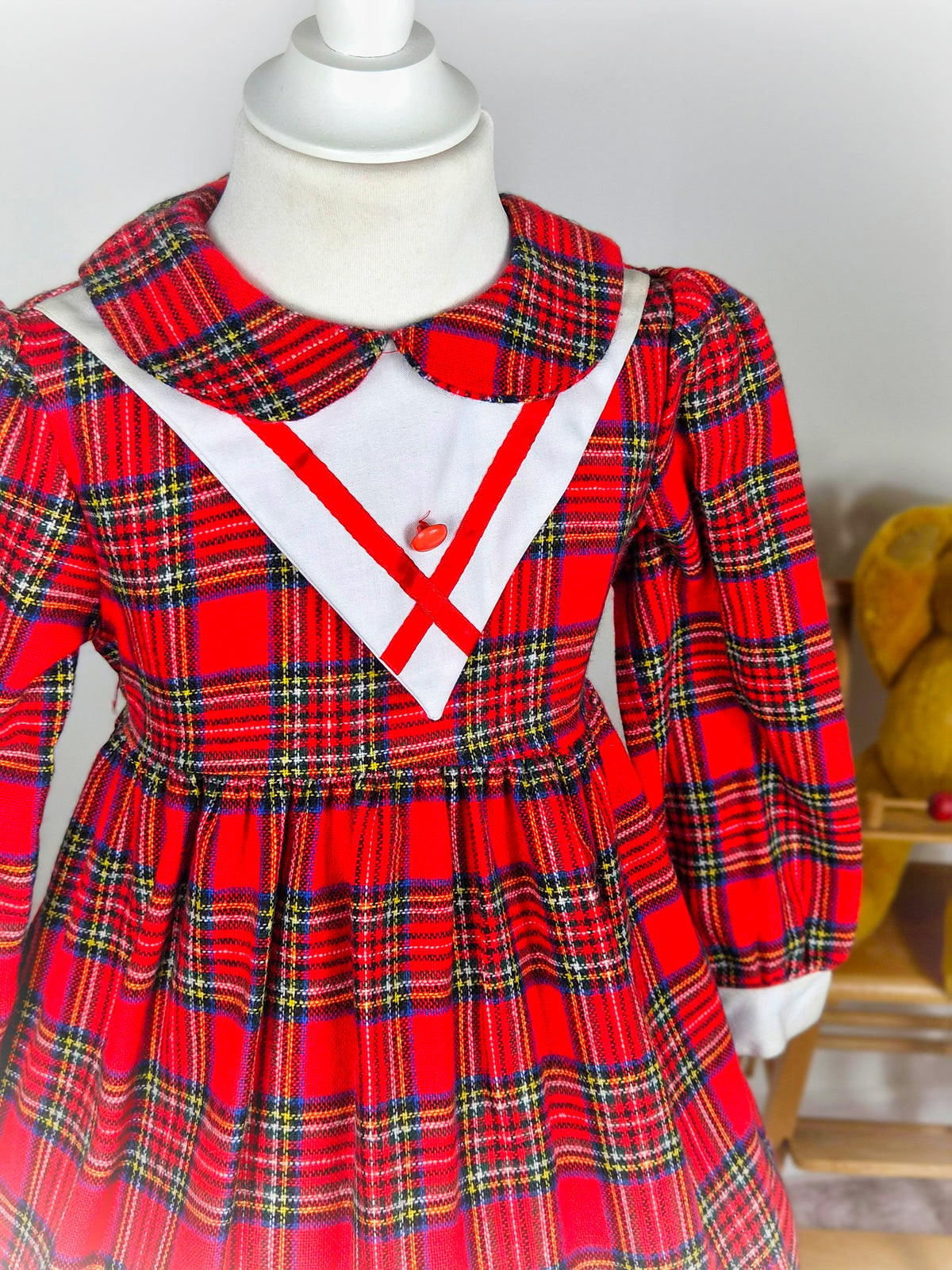 4 years. Red tartan vintage dress with Peter Pan collar and white chest