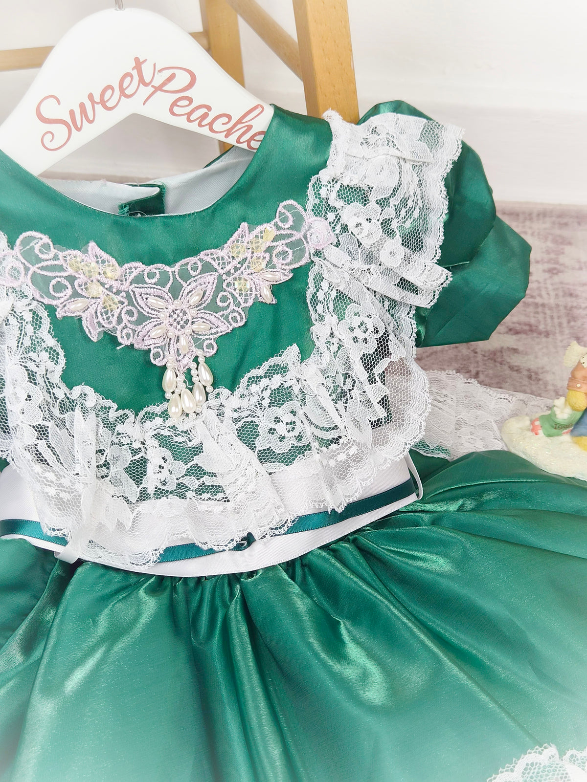 18-24 months. Green vintage full circle party dress with white lace details and ribbon belt