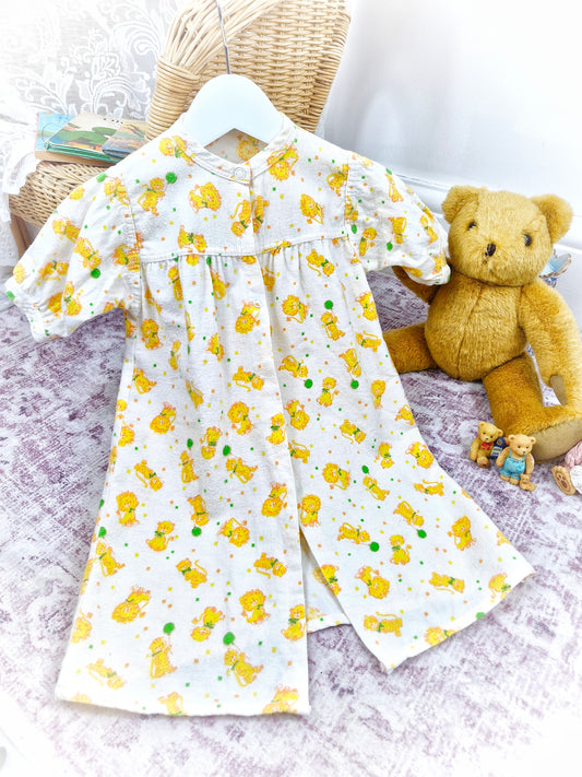 12-18 months. Vintage nightie with lions, tigers and balloons by Pata-cake