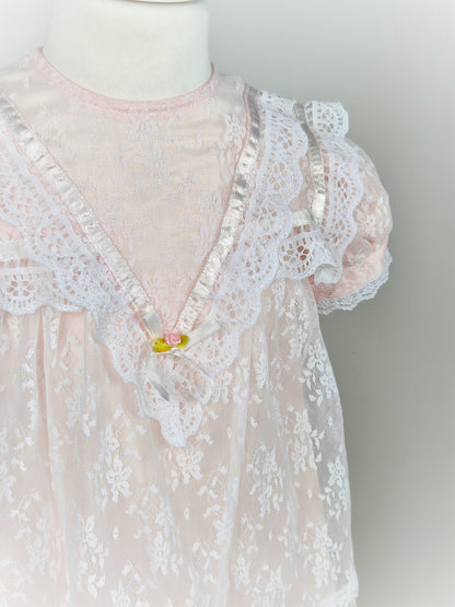 3 years. Pale pink vintage Jessica McClintock dress with white lace overlay, puff sleeves, pink satin ribbon trim and rosette
