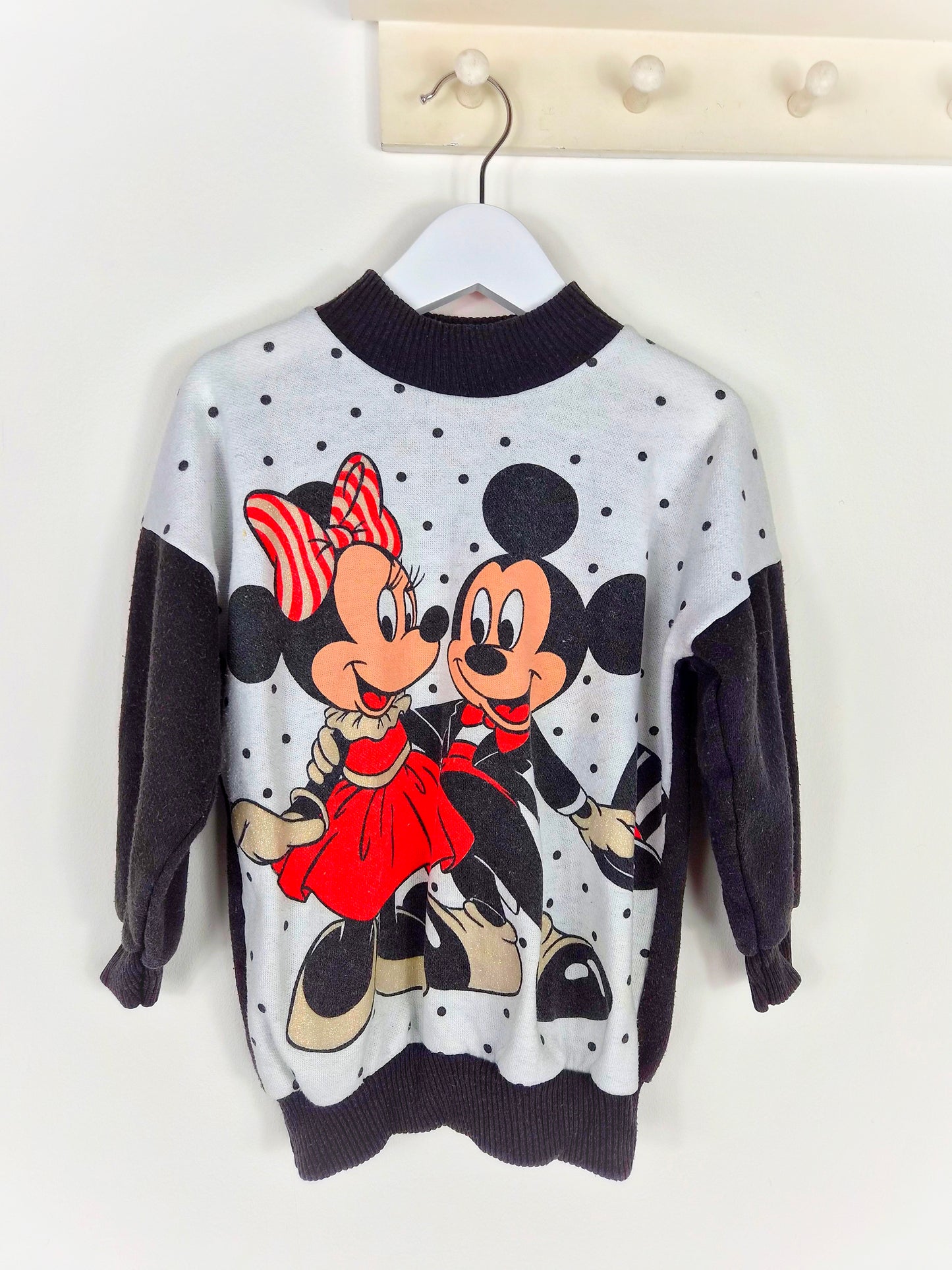 4-5 years. Disney Mickey and Minnie Mouse sweater.