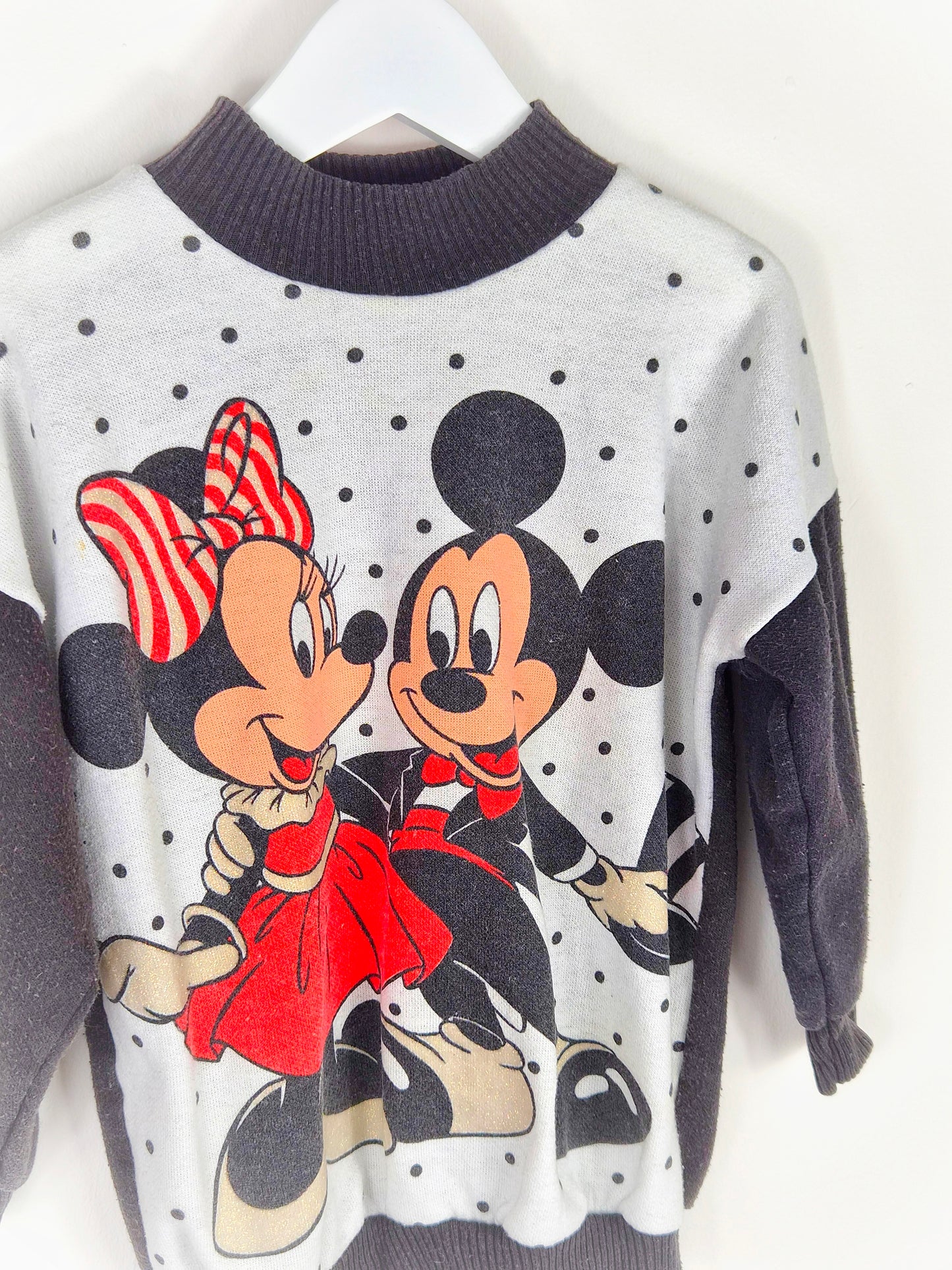 4-5 years. Disney Mickey and Minnie Mouse sweater.