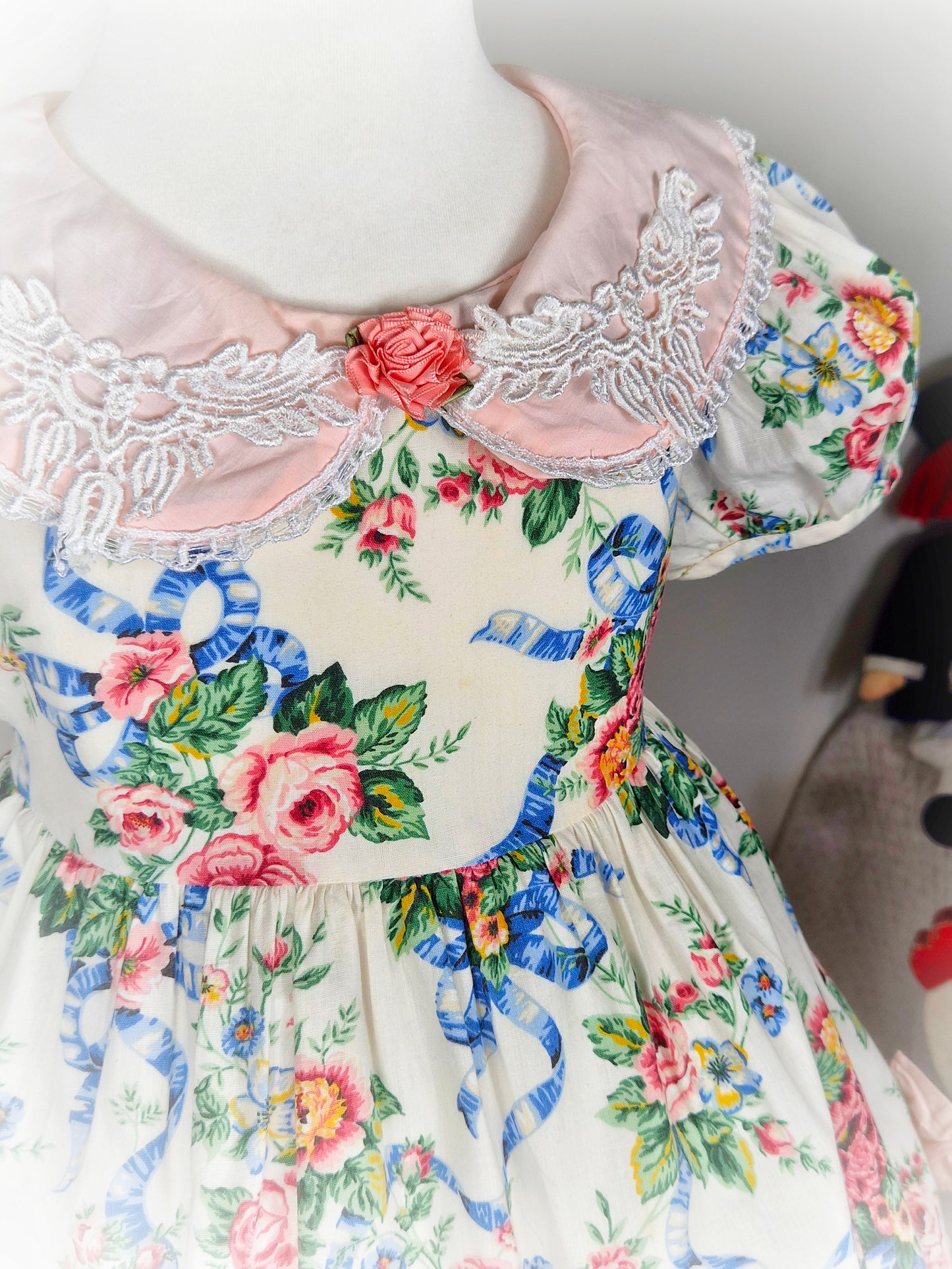 5 years. Cream vintage dress by Sarah Kent with pink follar and bows, floral patterns, puff sleeves and lace details