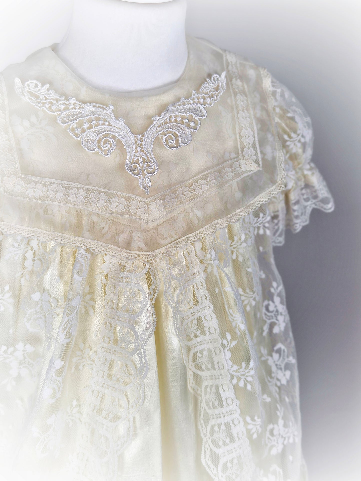 3 years. Cream lace vintage dress by Jessica McClintock