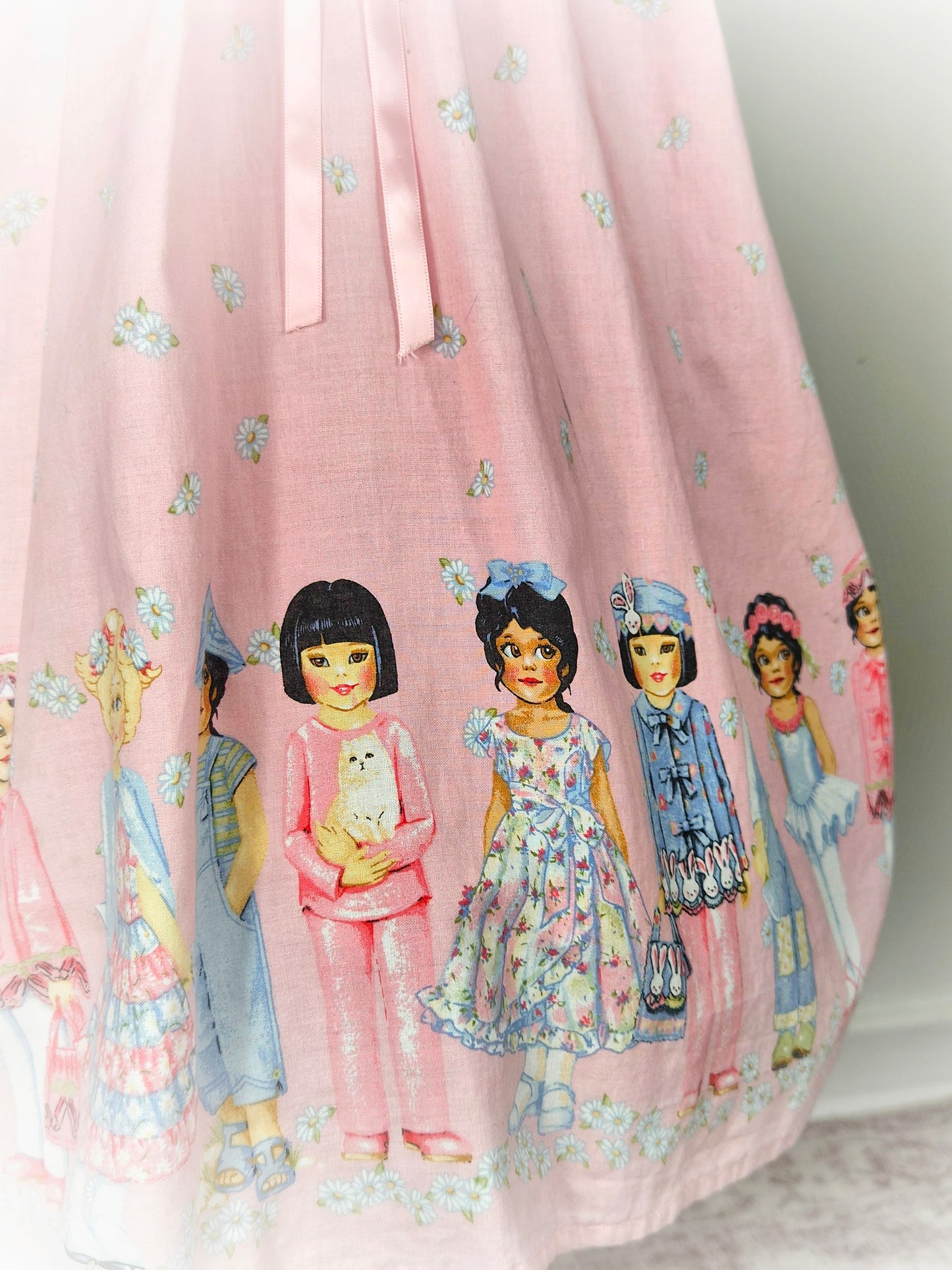 9-10 years. Pink floral vintage dress with multicultural girls, white eyelet bib and pink ribbon. See description*
