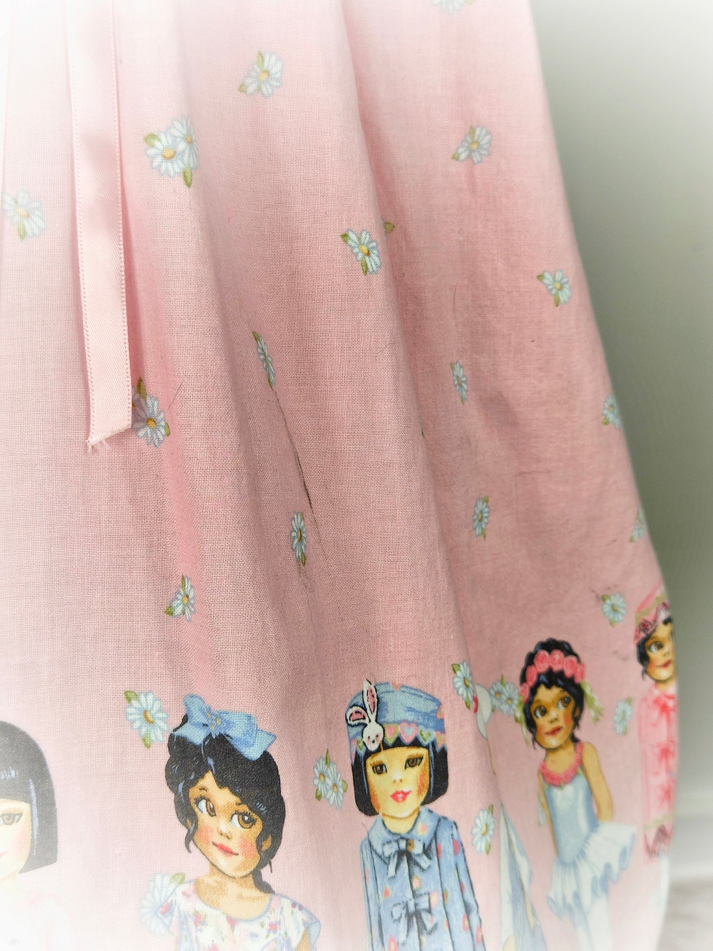 9-10 years. Pink floral vintage dress with multicultural girls, white eyelet bib and pink ribbon. See description*