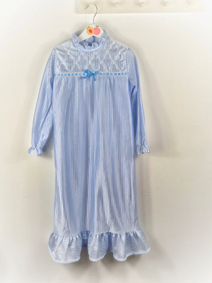 4-6 years. Blue vintage nightgown by Crown
