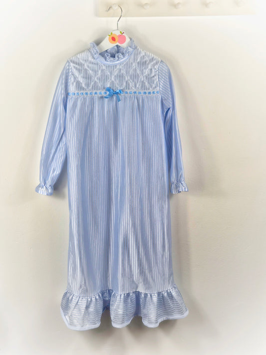 4-6 years. Blue vintage nightgown by Crown