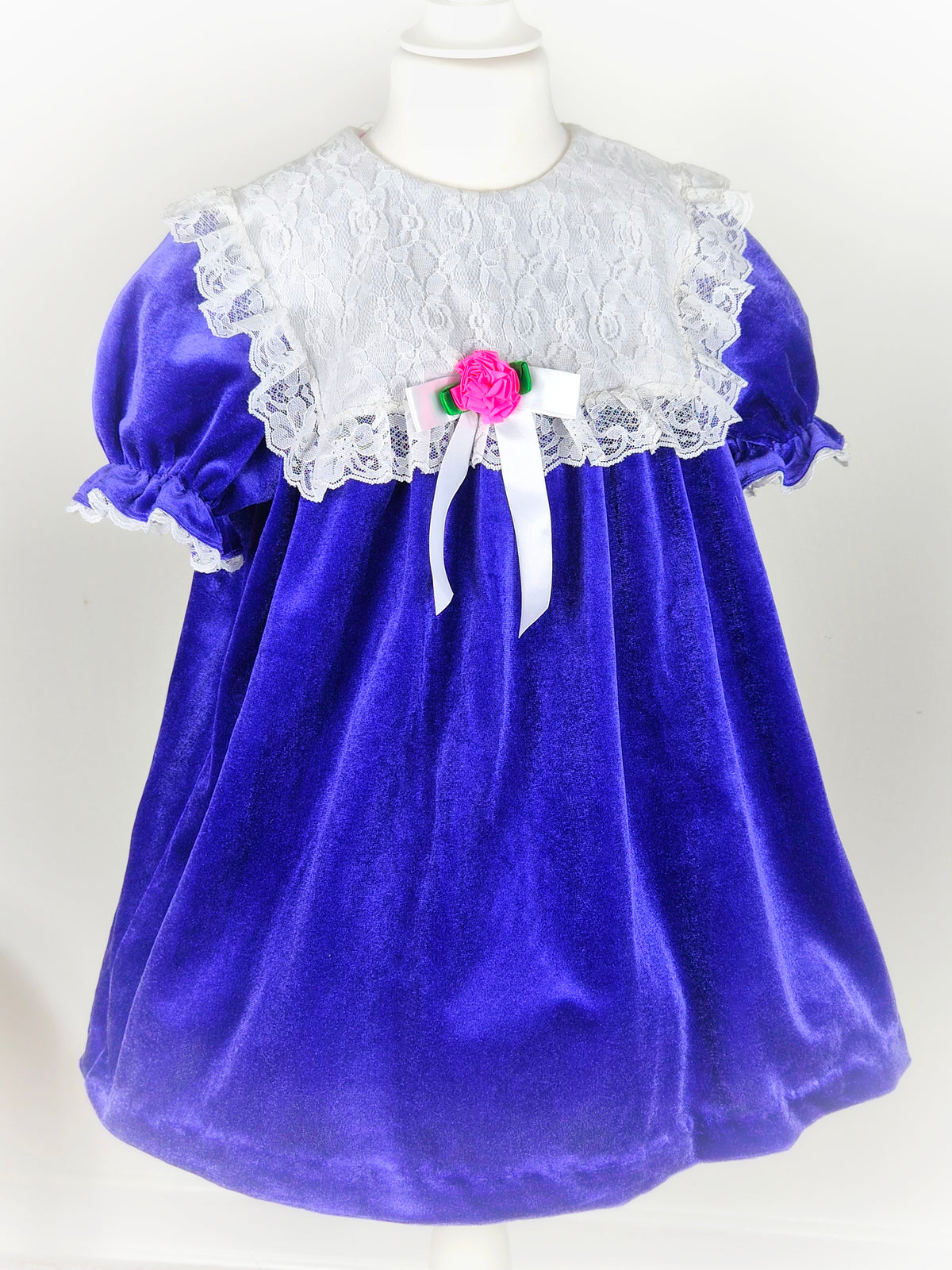 5-6 years. Purple velvet vintage dress from Roget USA with large white lace bib and pink floral centre