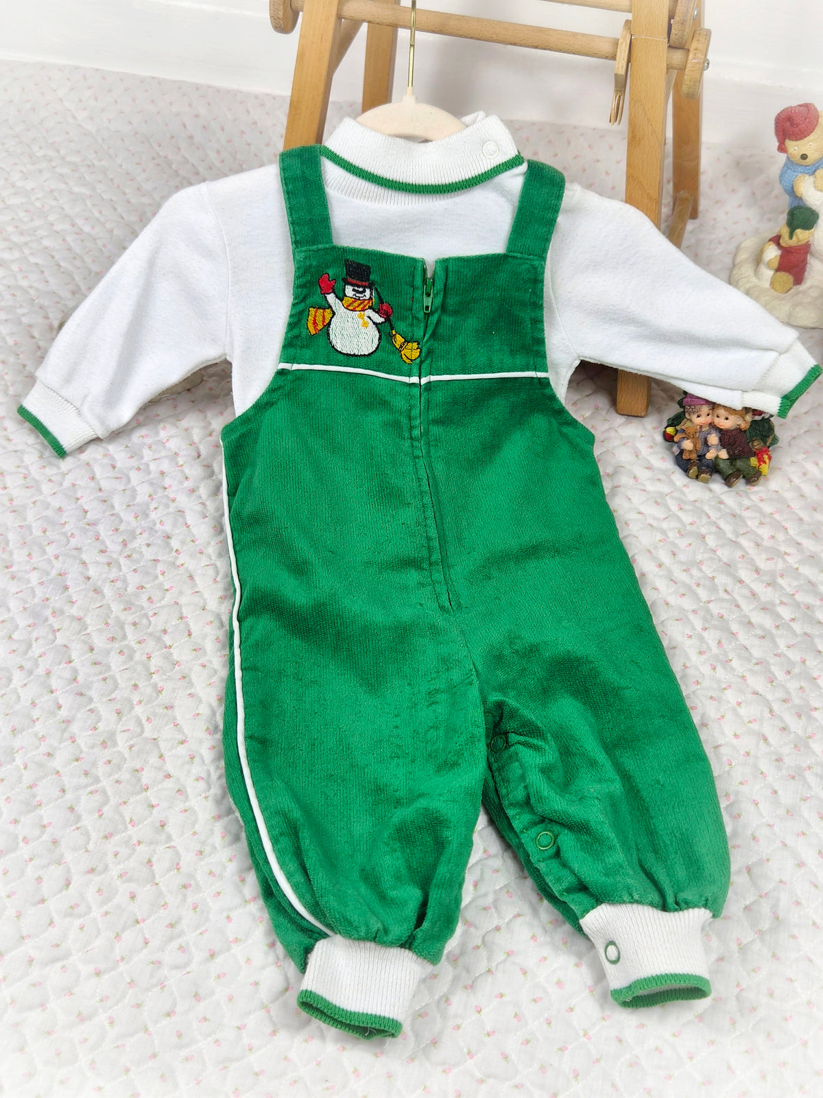 6 months. Vintage dungarees with snowman applique and long sleeve high-neck top. Some light piling on top*