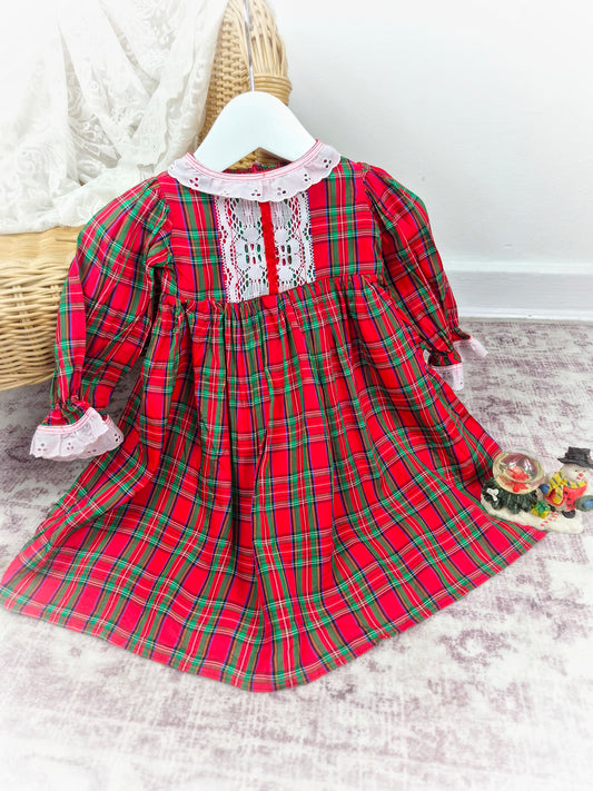 Best fit 12 months. Handmade vintage maxi tartan dress with white lace bib and collar. See measurements*