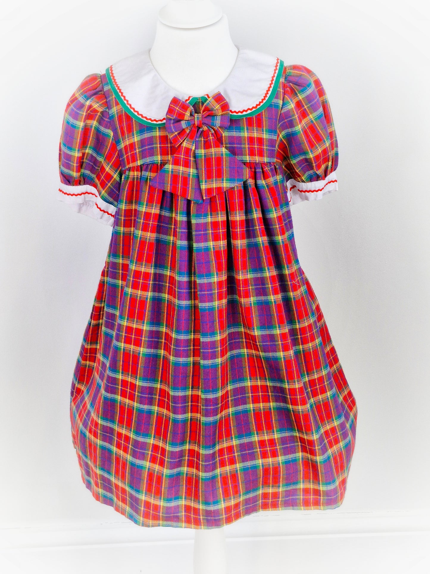 5-6 years. Pretty checked dress with collar and bow