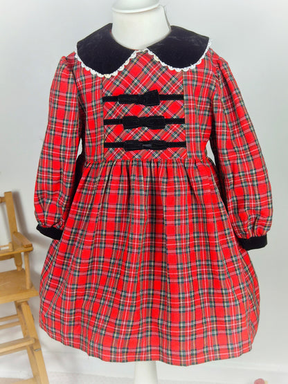3-4 years. Vintage Bonnie Jean, tartan dress with black velvet collar and bows