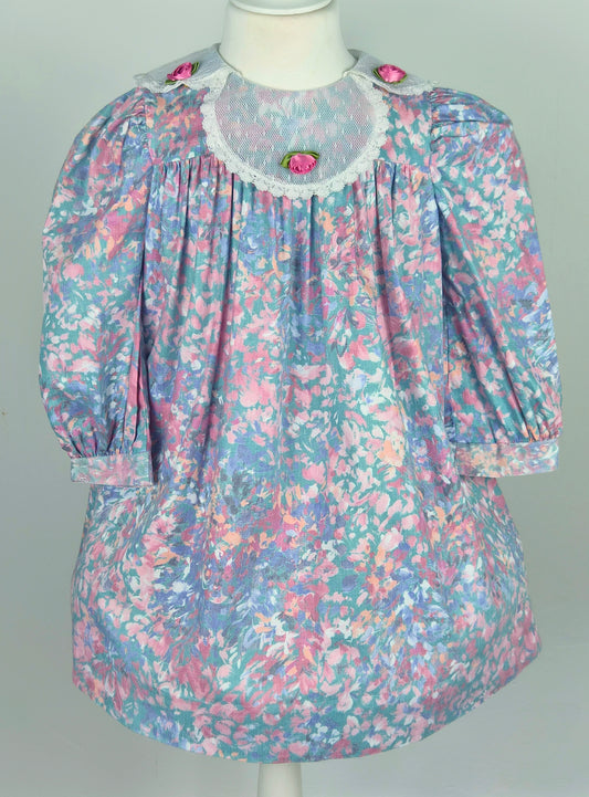 4 years. Floral vintage dress by Sarah Kent with white lace collar and rosettes