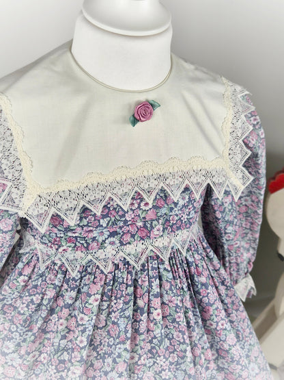 2-3 years. Floral vintage dress with white bib and lace details
