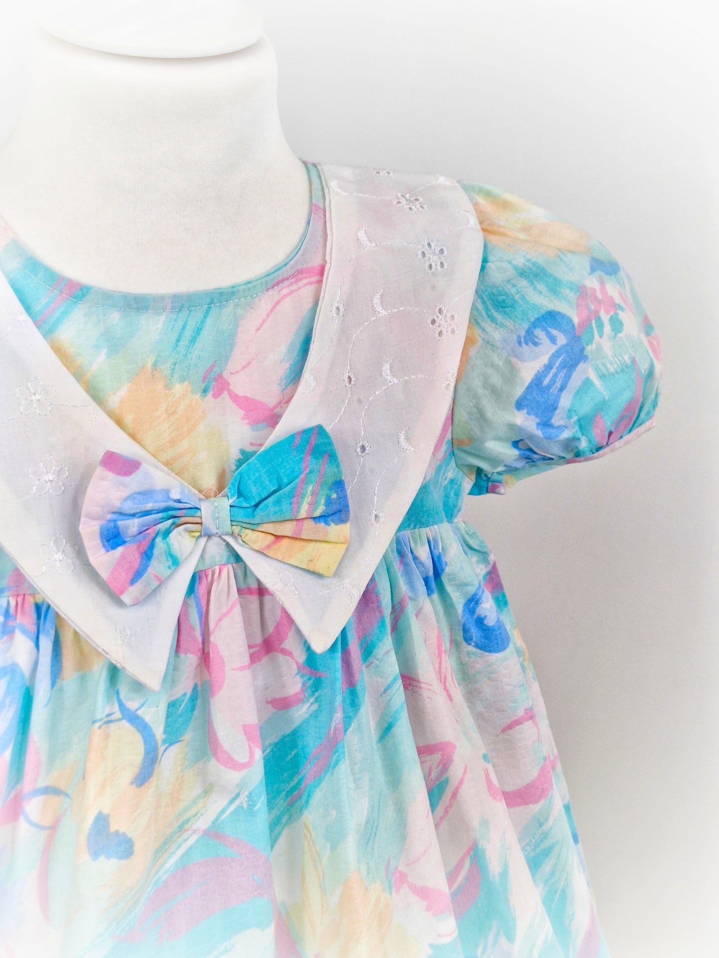 3-4 years. Funky vintage dress with white broderie anglais bib and hem