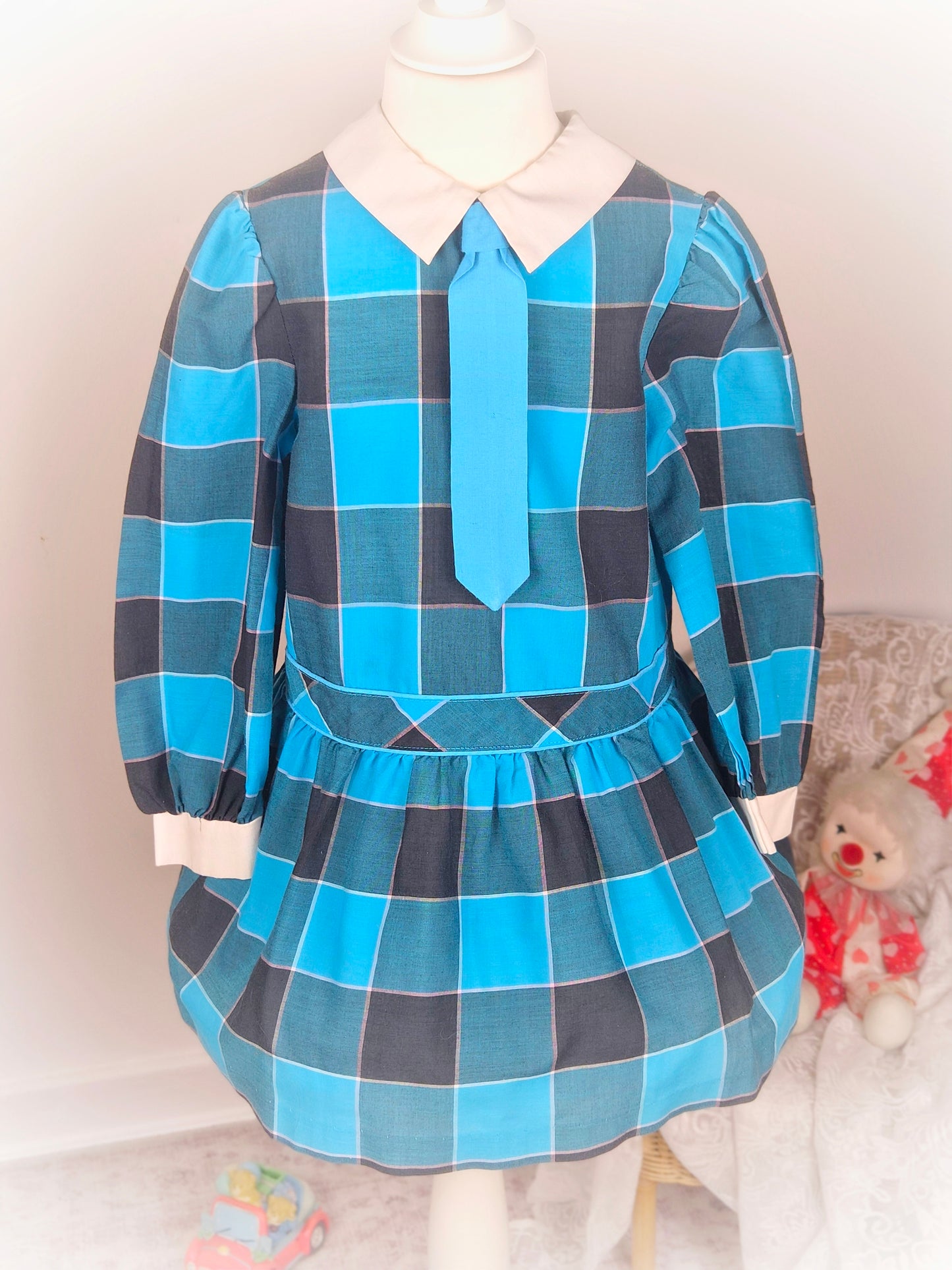 5 years. Teal and black vintage Roanna dress with white collar and "tie"