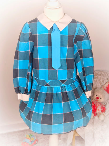 5 years. Teal and black vintage Roanna dress with white collar and "tie"