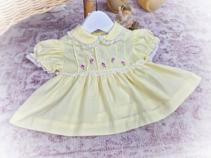 0-3 months. Lemon vintage dress with lace details, puff sleeves and embroidered flowers