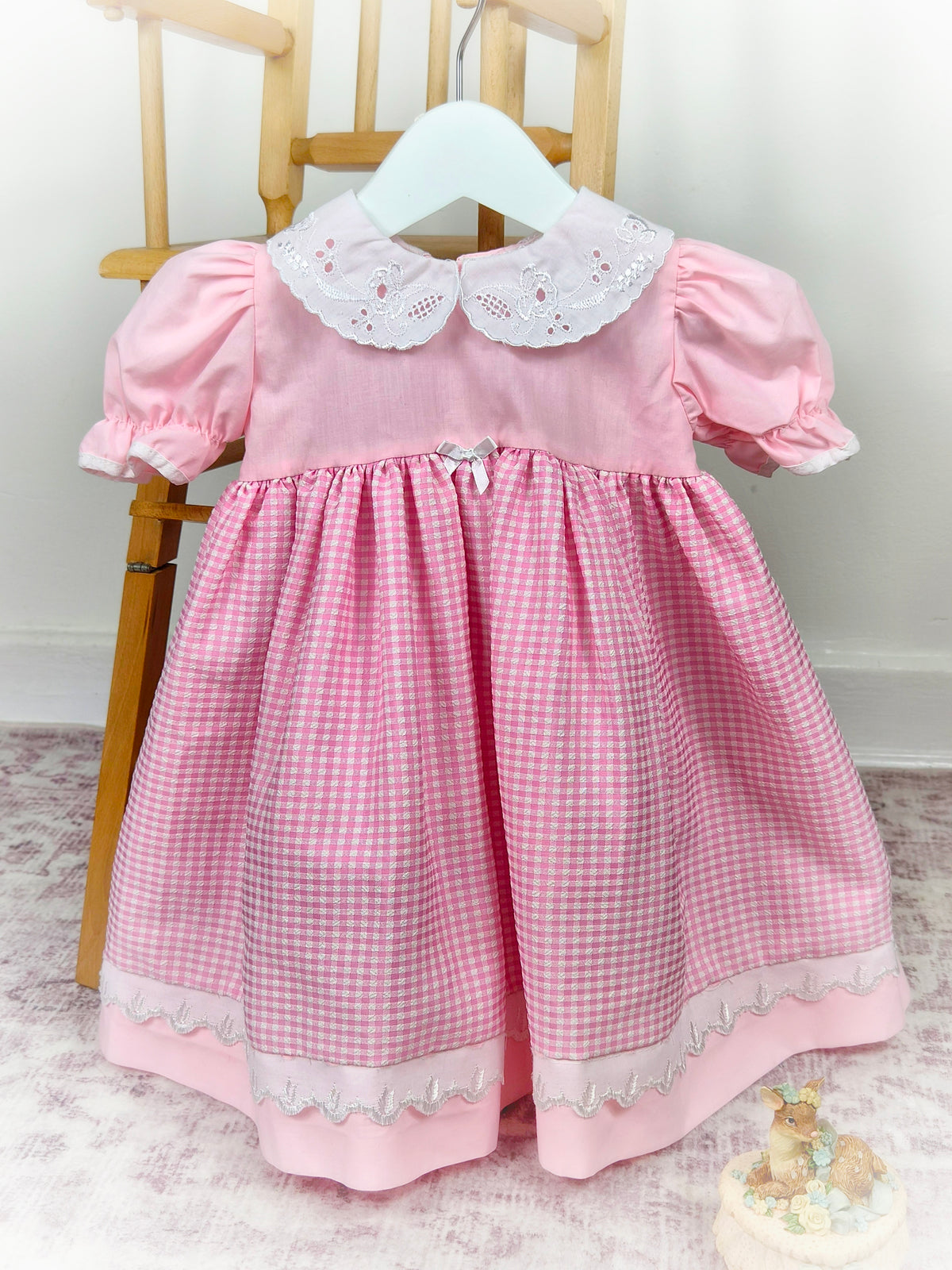 12 months. Pink and white gingham vintage dress with white collar and puff sleeves